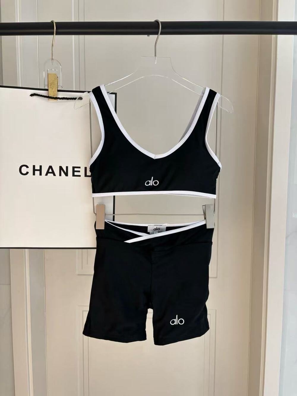 Alo Yoga Workout Set Shorts